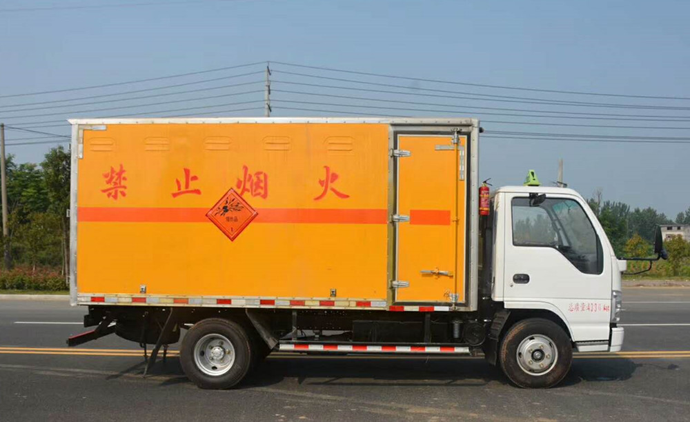 慶鈴五十鈴4米1(藍(lán)牌)爆破器材車