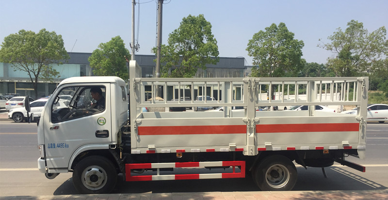 東風(fēng)多利卡4.1米(藍(lán)牌)氣瓶車(chē)