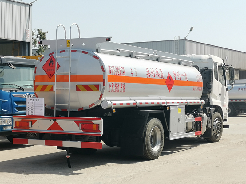 東風錦程10噸運油車