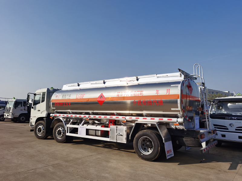 天錦小三軸油罐車(chē)